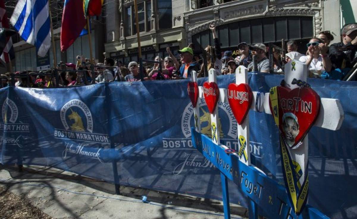 Boston vuelve a correr su maratón un año después de los atentados