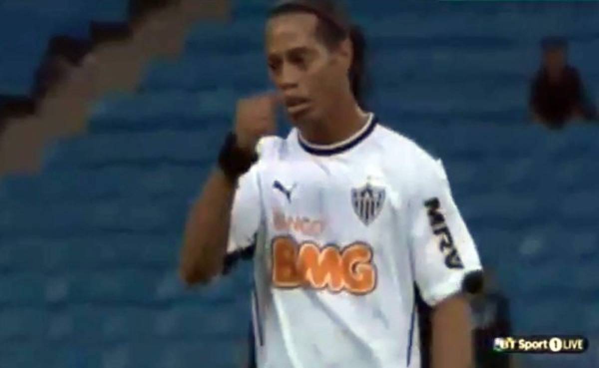 VIDEO: La humillación de Ronaldinho de parte de sus ex aficionados