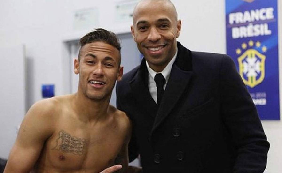El efusivo encuentro entre Henry y Neymar en París