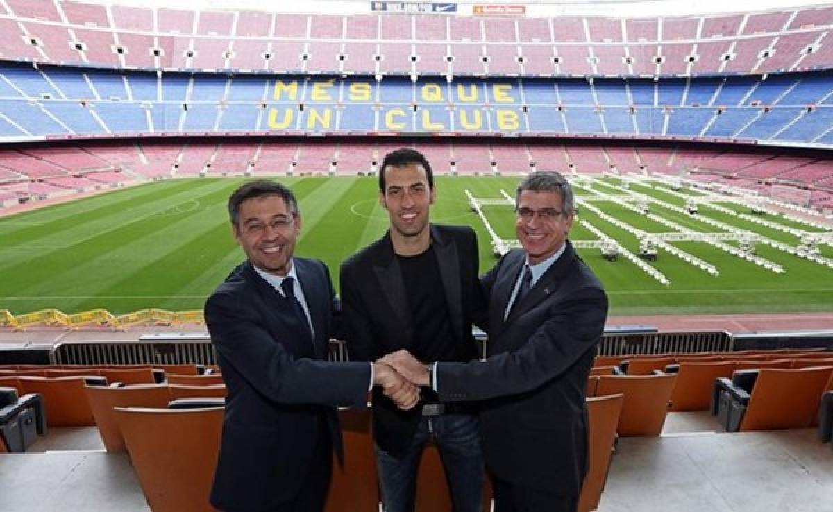Busquets sella su renovación con el Barcelona hasta 2019