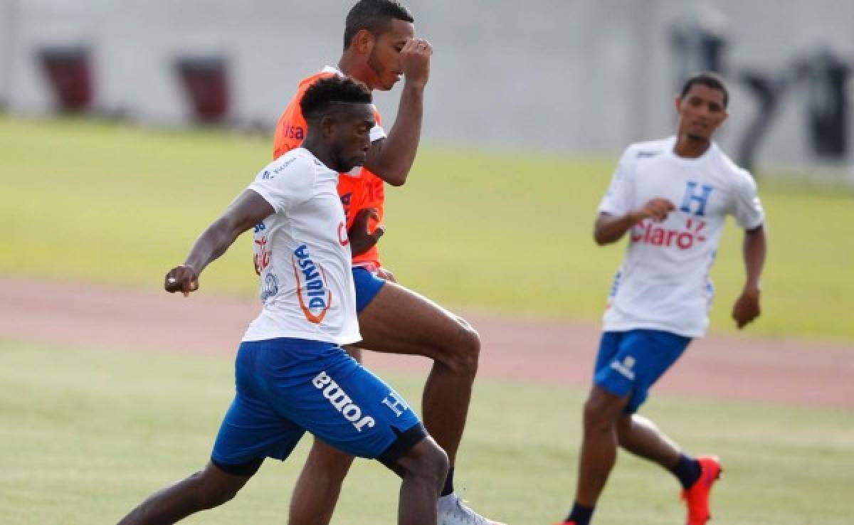 Selección de Honduras jugará con cinco defensas contra México