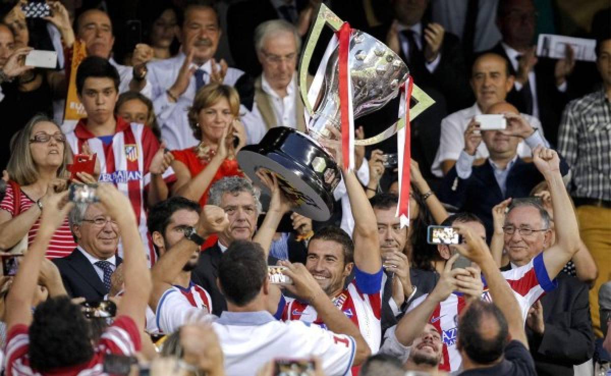 Atlético de Madrid recibe su trofeo de campeón de Liga 105 días después