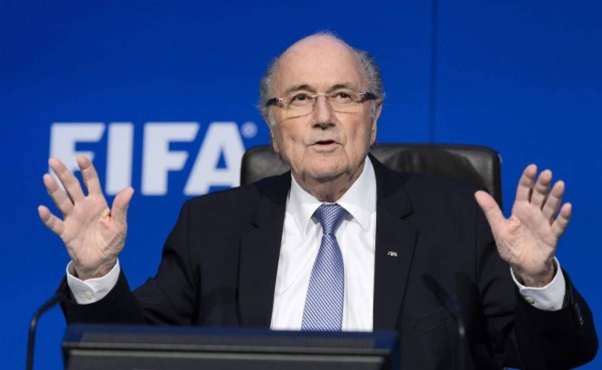 Blatter: 'El tsunami que ocurrió el 27 de mayo no me llevó con él'