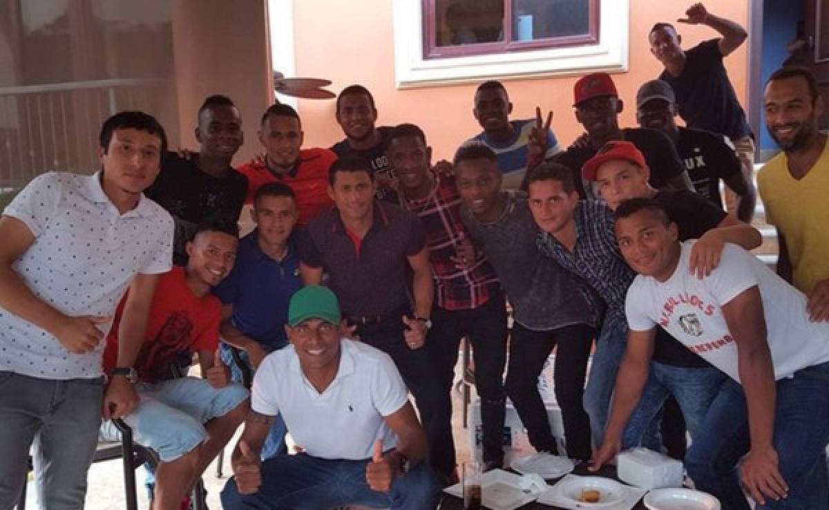 Noel Valladares celebró su cumpleaños número 39 junto a sus compañeros del Olimpia