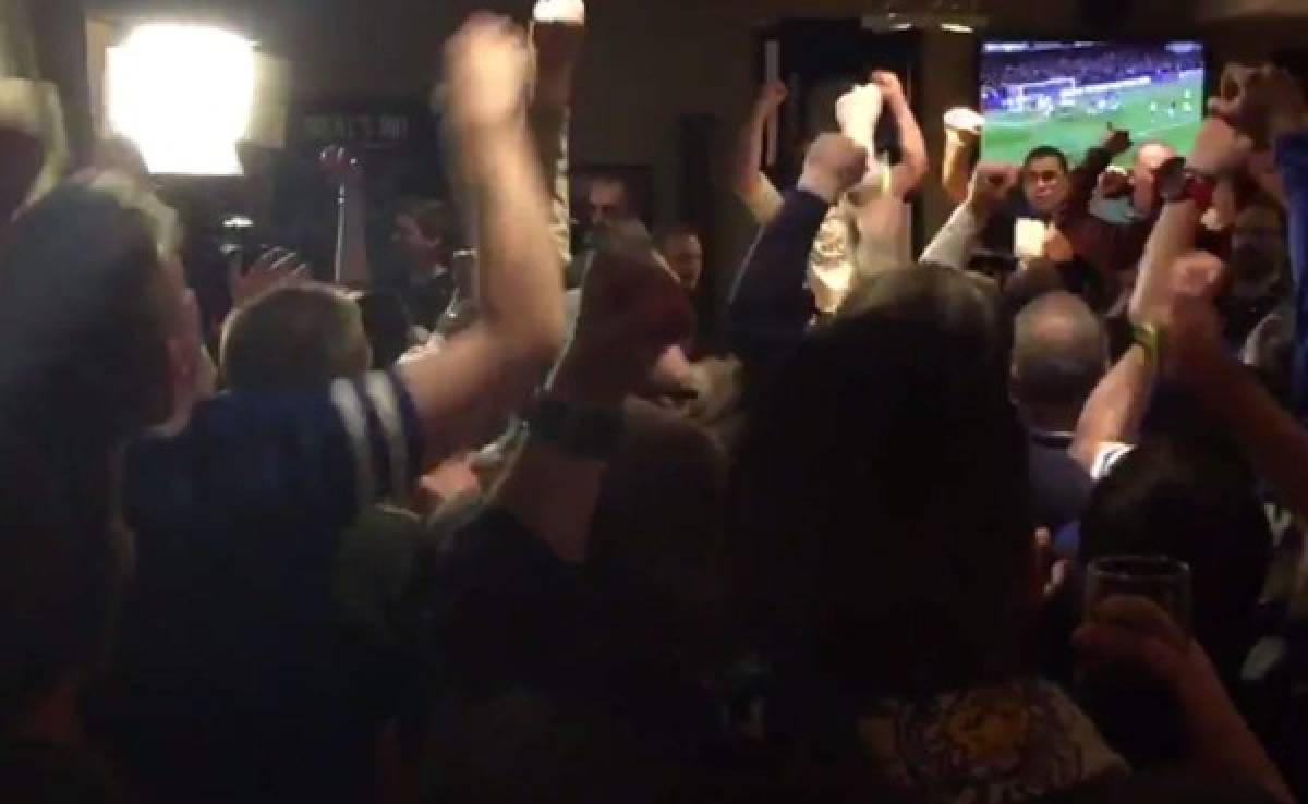 VIDEO: Aficionados del Leicester City celebran como locos el empate del Chelsea