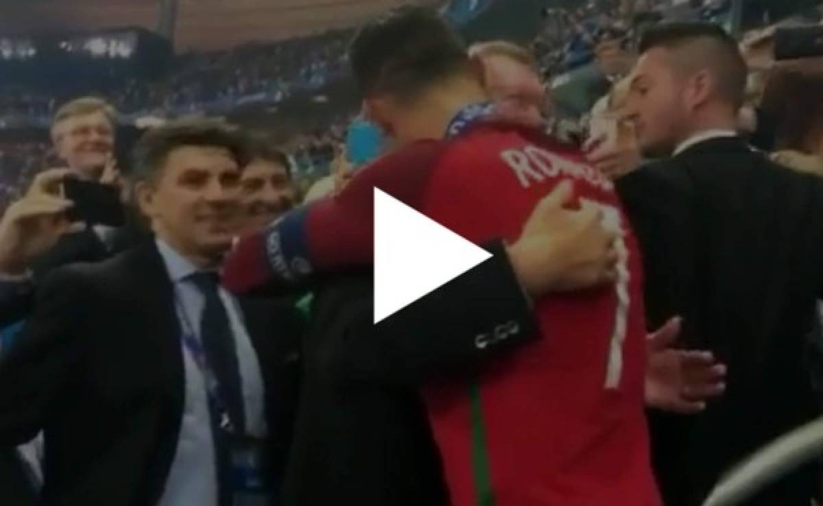 VIDEO: El efusivo abrazo de Cristiano Ronaldo con Alex Ferguson