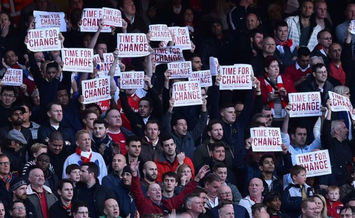 Afición del Arsenal: 'Wenger=12 años; excusas, Ranieri=9 meses; campeones'