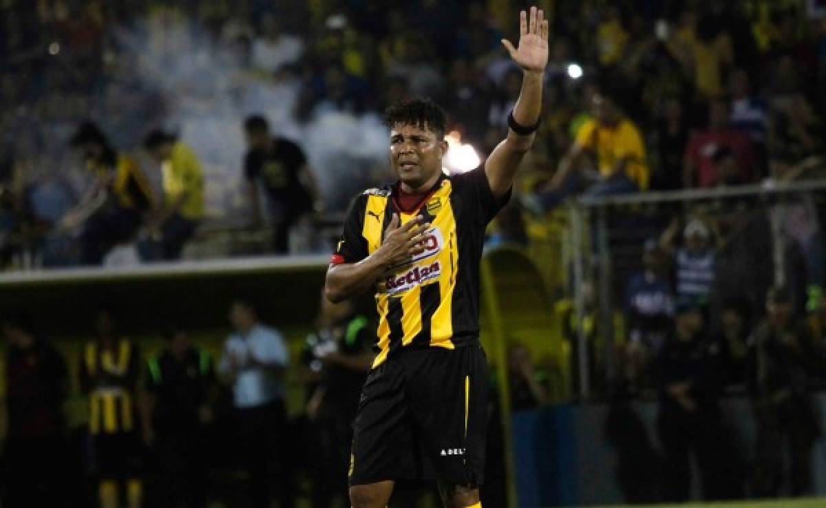 Carlos Pavón dice adiós al fútbol entre lágrimas