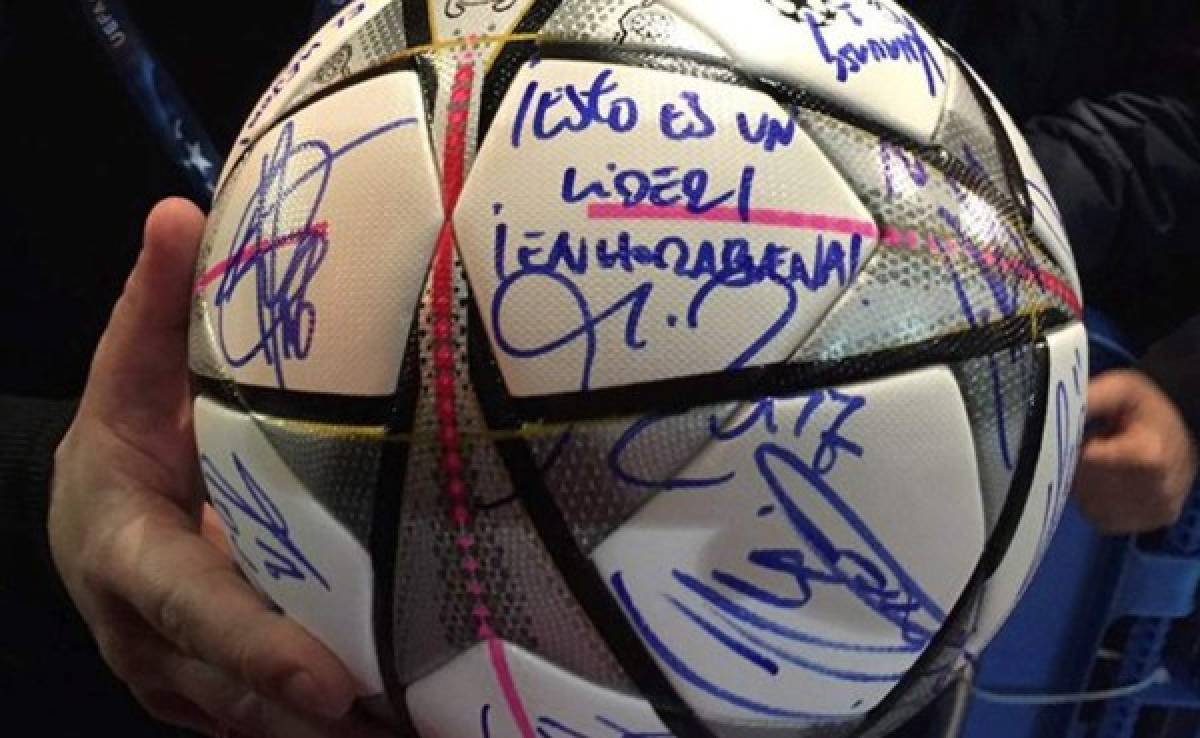 Las dedicatorias para Cristiano en el balón tras el pase a semifinales