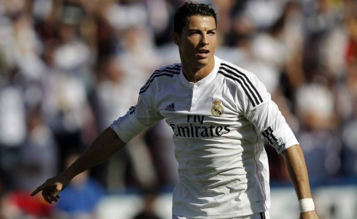 Cristiano Ronaldo critica fecha del Real Madrid-Barça, Iniesta le responde