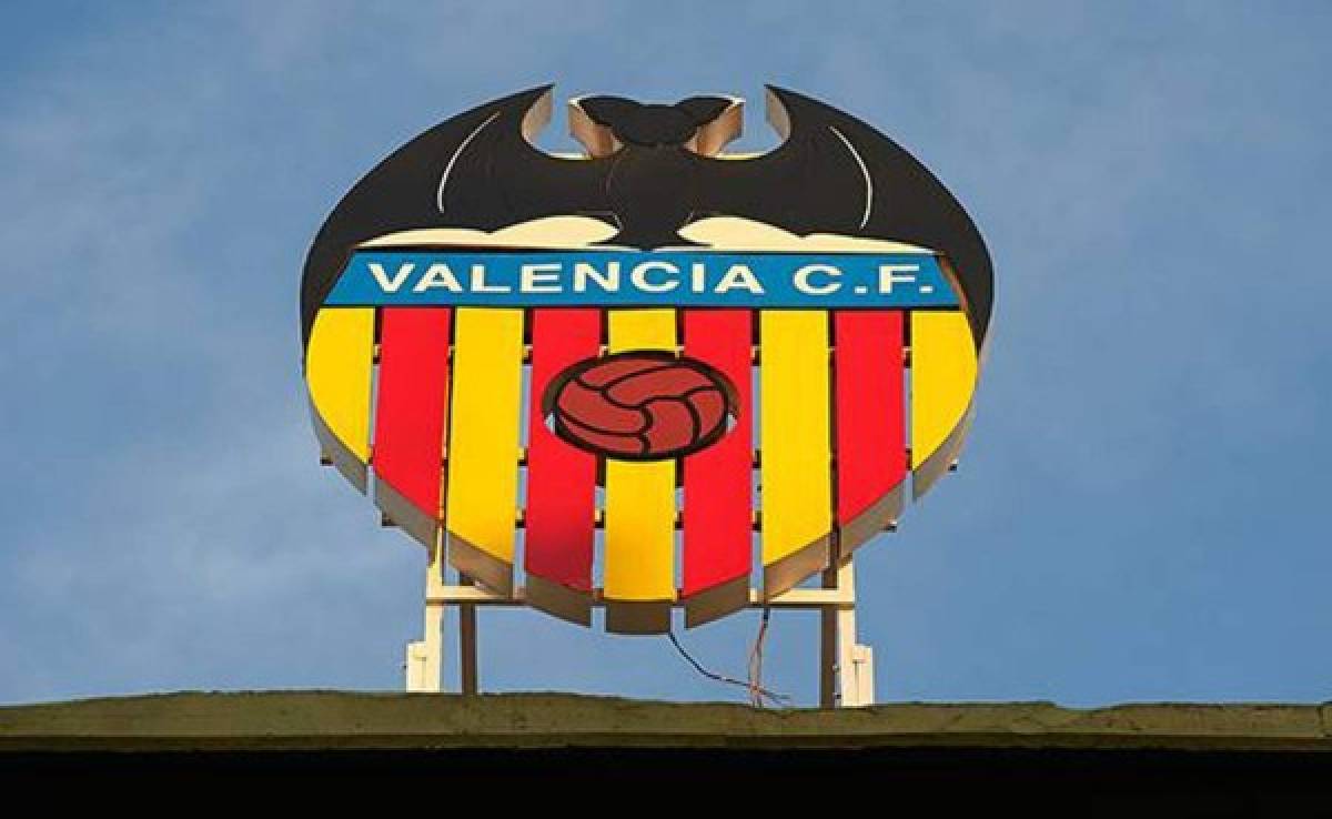 Valencia niega que haya demanda por similitud de su escudo con Batman