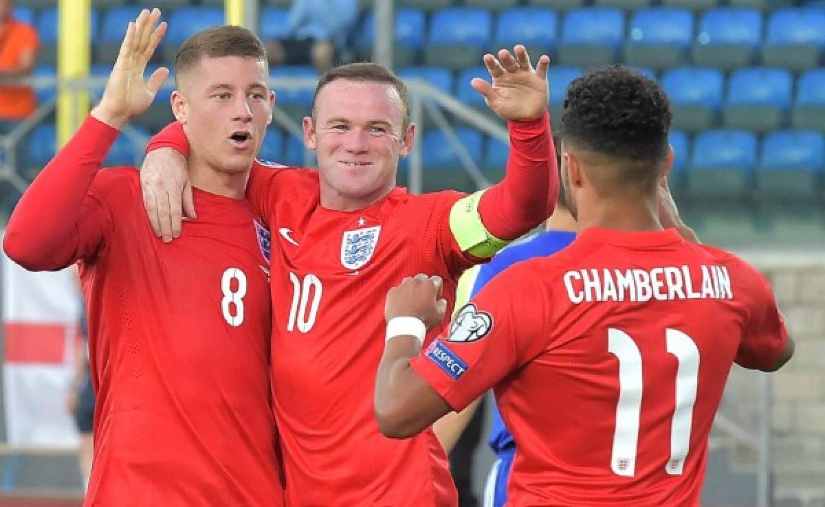 Rooney iguala la marca de Bobby Charlton como máximo goleador de Inglaterra