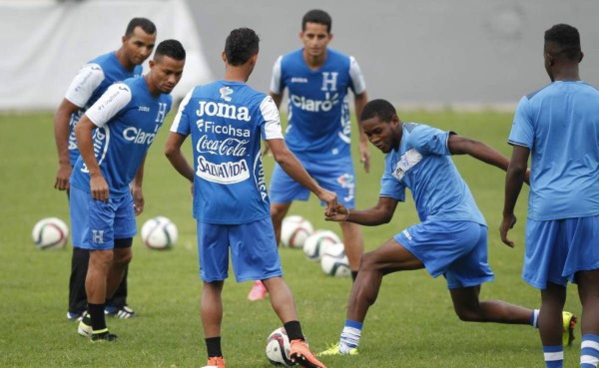 Con solo seis futbolistas, la Selección de Honduras inició con la 'operación Canadá'