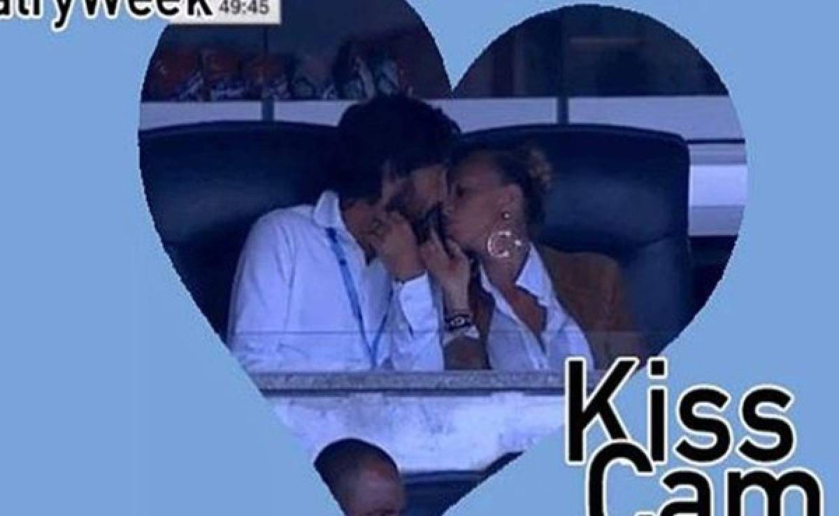 Andrea Pirlo y su novia fueron víctimas de la Kiss Cam