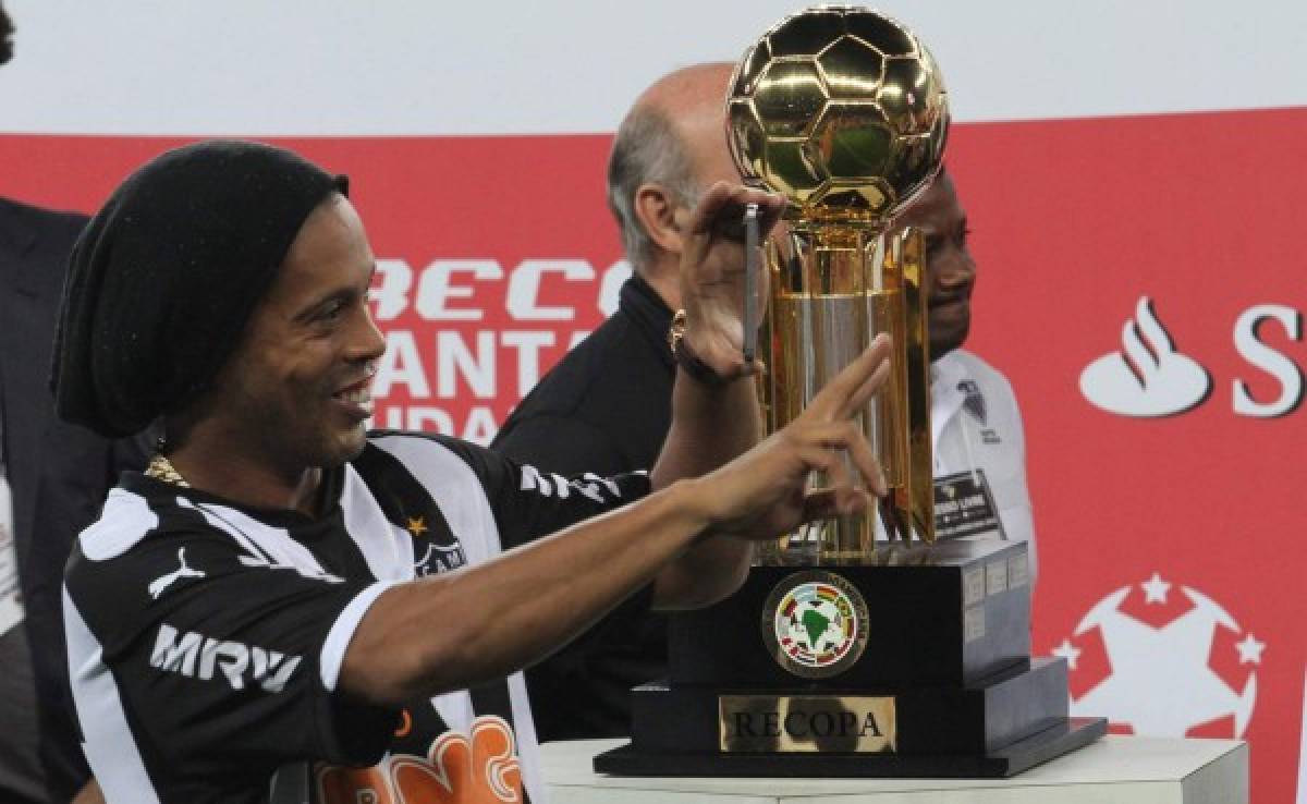 Ronaldinho alimenta rumores sobre su salida del Atlético Mineiro