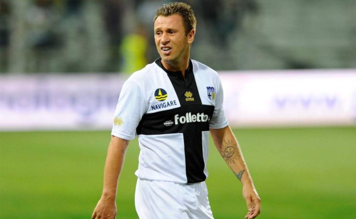 Parma anuncia la salida del delantero italiano Antonio Cassano