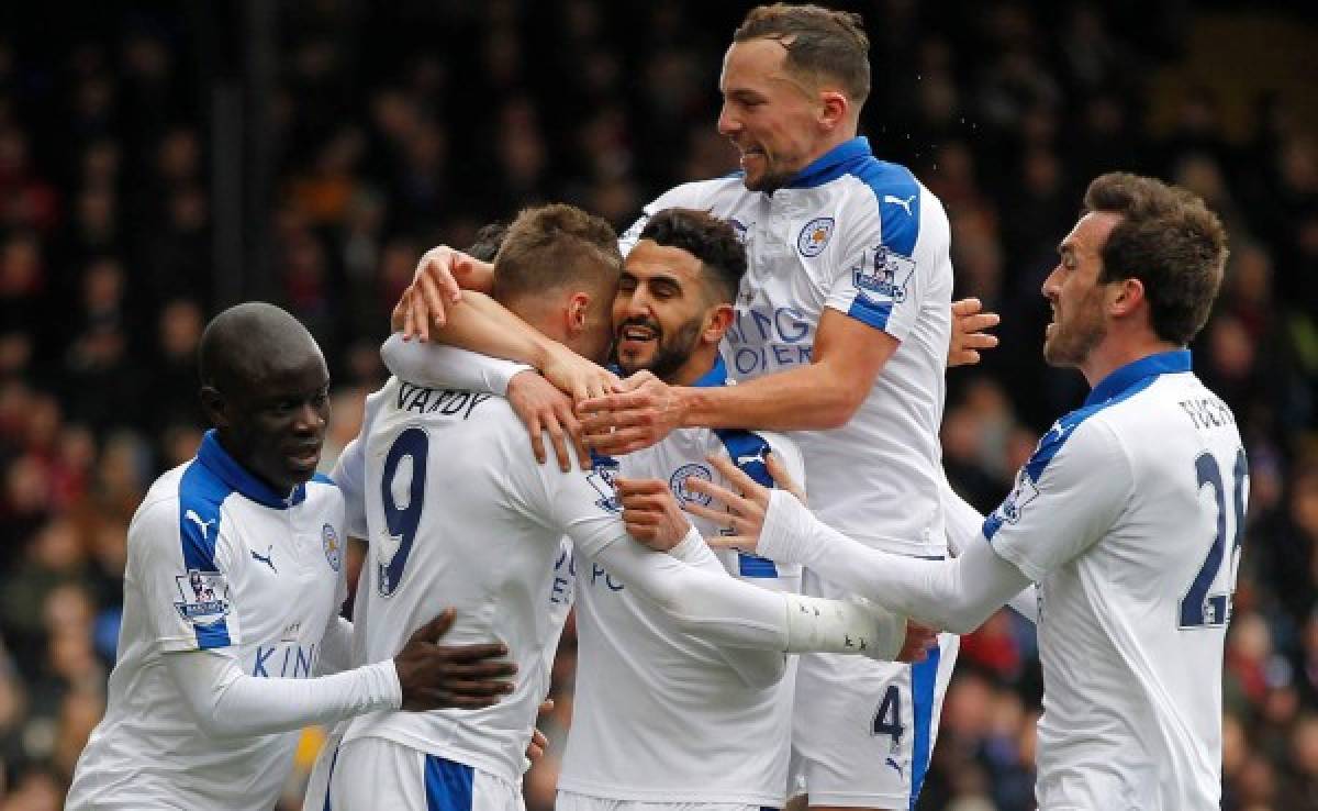 Leicester sigue acercándose al título de la Premier gracias a Mahrez