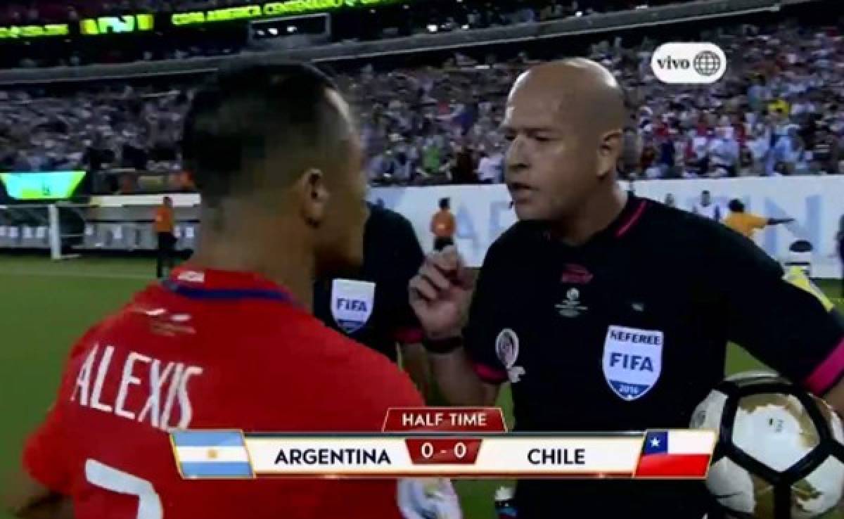 La extraña petición del árbitro Heber Lopes a Alexis Sanchez en la final de Copa América