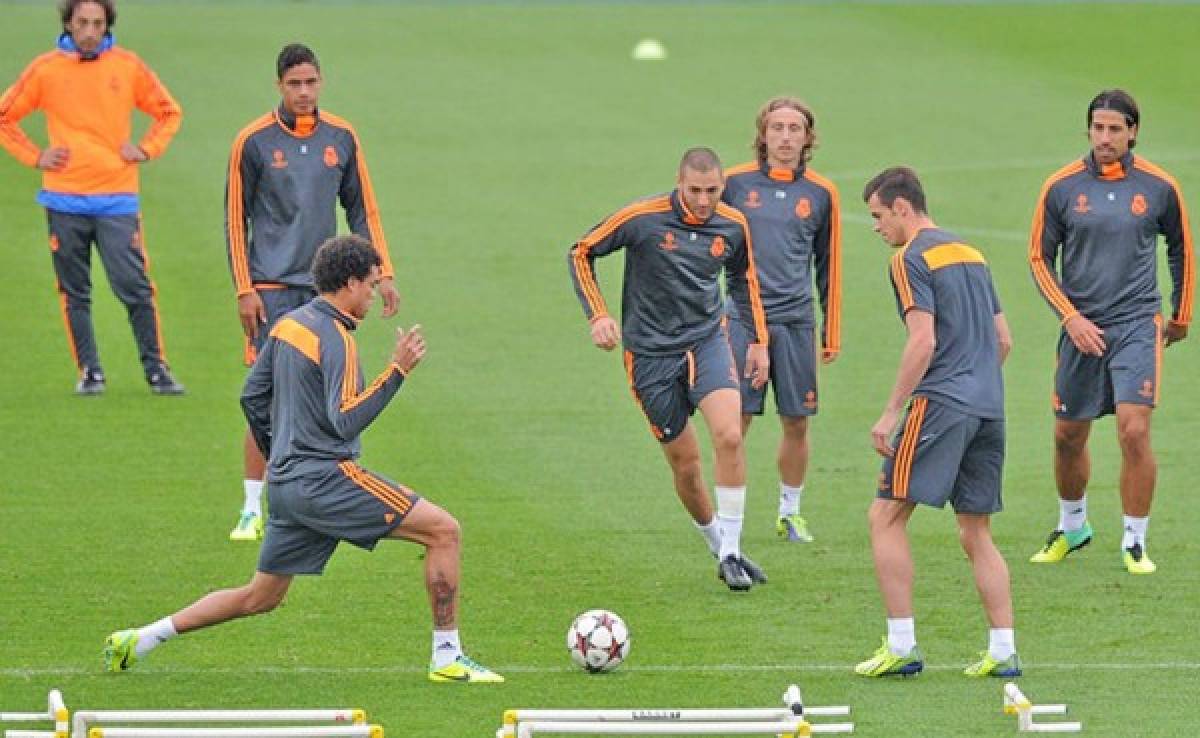 Varane y Benzema se entrenaron con el grupo