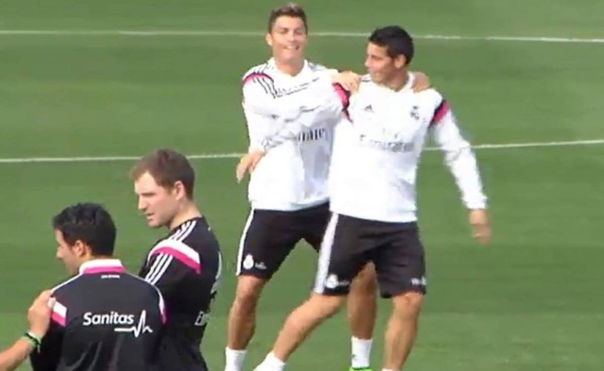 VIDEO: Cristiano Ronaldo se lleva a James a su rondo