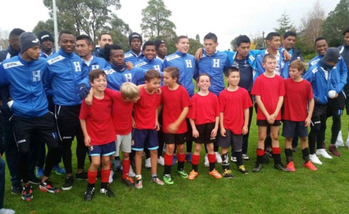 Sub-20 de Honduras comparte con niños neozelandeses