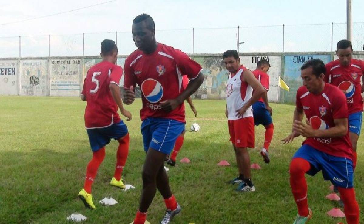 Ecuatoriano Orlindo Ayoví entrena con el Villanueva FC del Ascenso