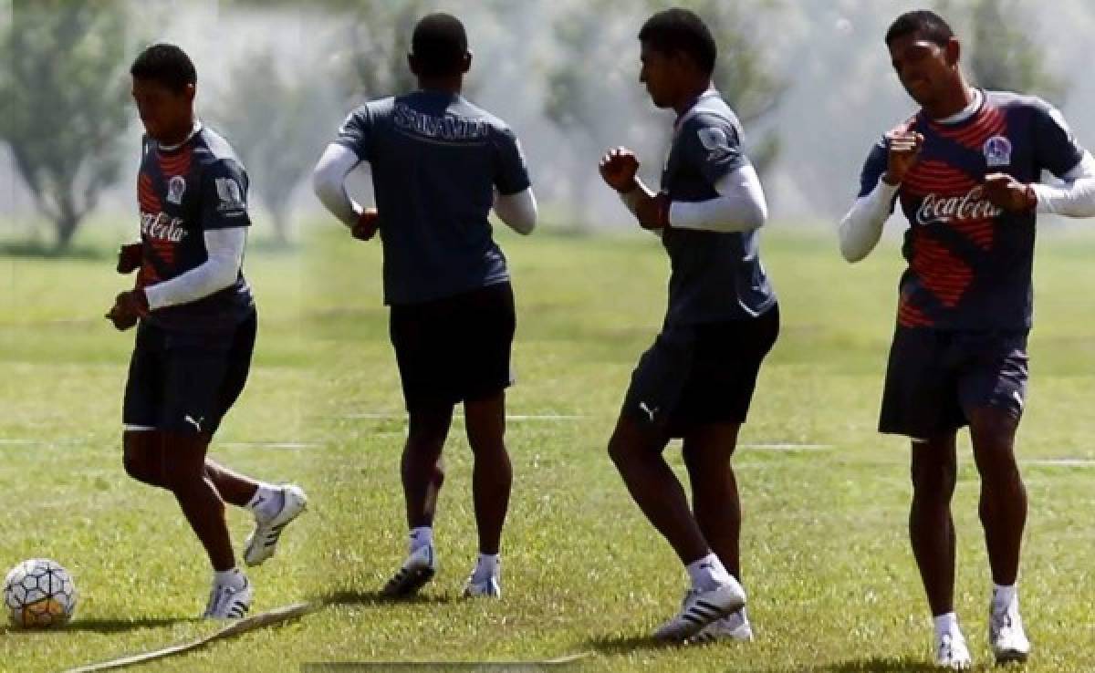 VIDEO: Carlo Costly baila a ritmo de salsa en pleno entrenamiento