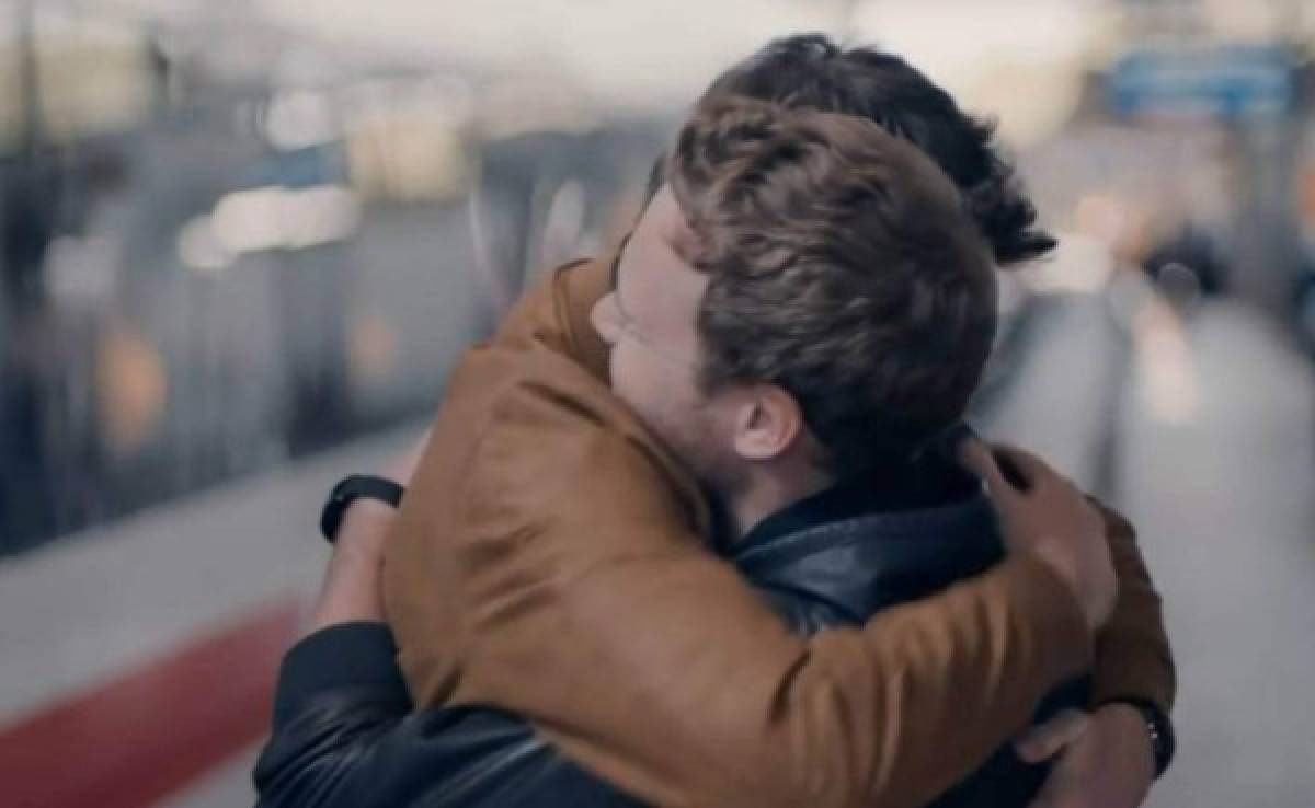 El anuncio sobre la homosexualidad en el fútbol que ha causaso furor en Alemania