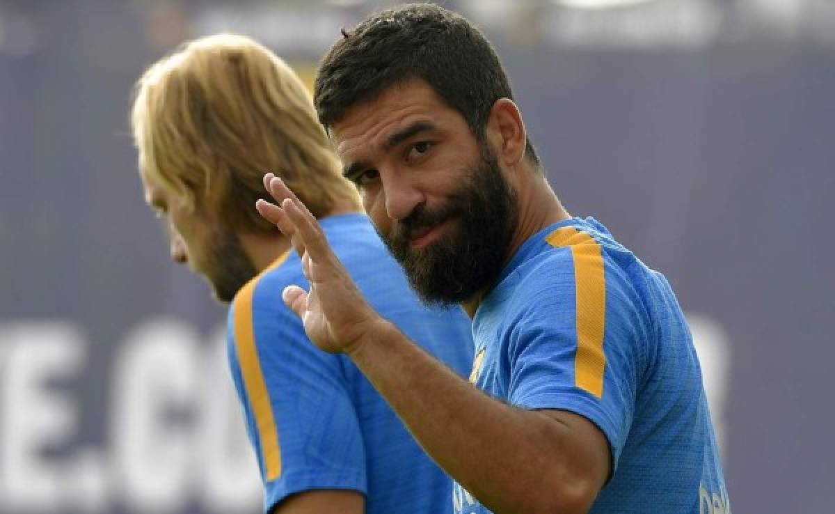 Arda Turan sufre esguince de segundo grado en el tobillo derecho