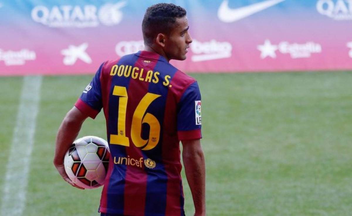 El insólito motivo que impide a Douglas abandonar el Barcelona
