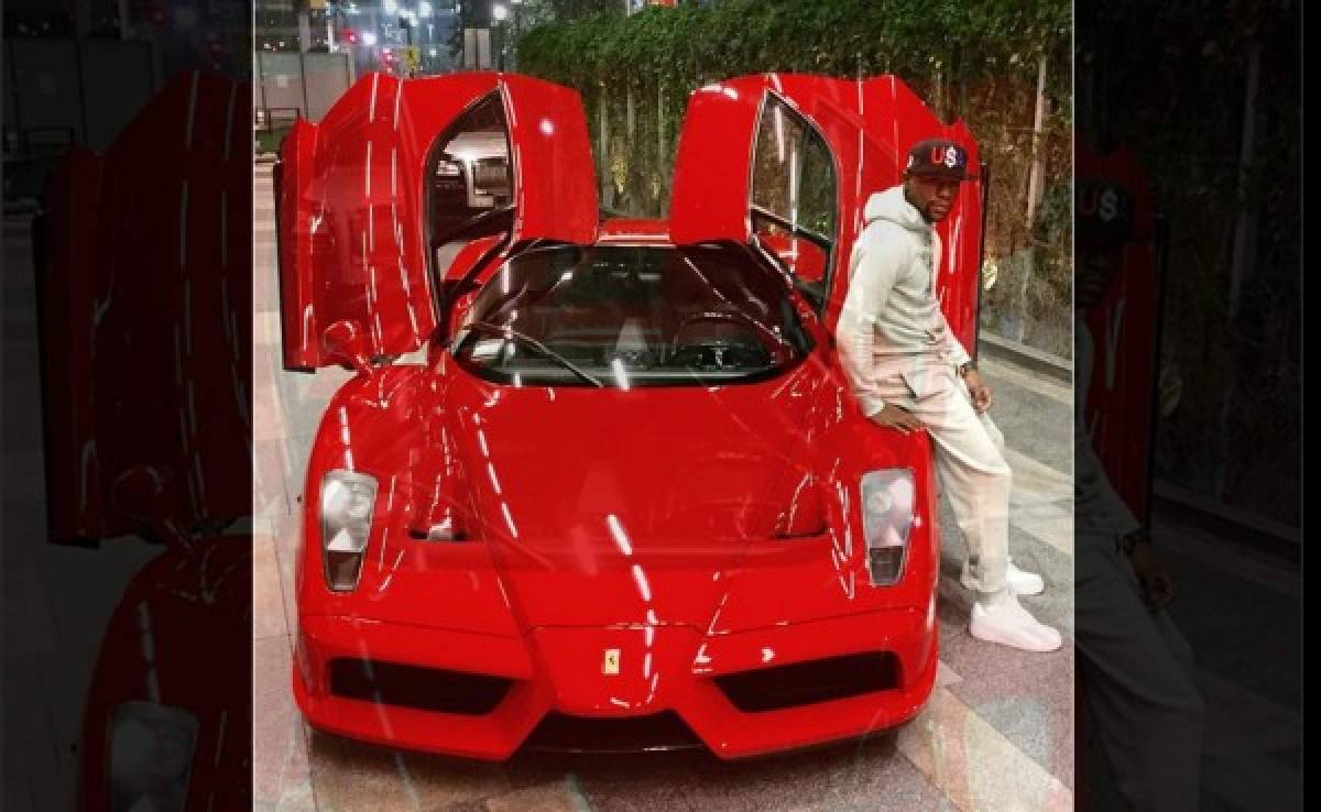 Floyd Mayweather exhibe su nuevo juguete: Un Ferrari Enzo