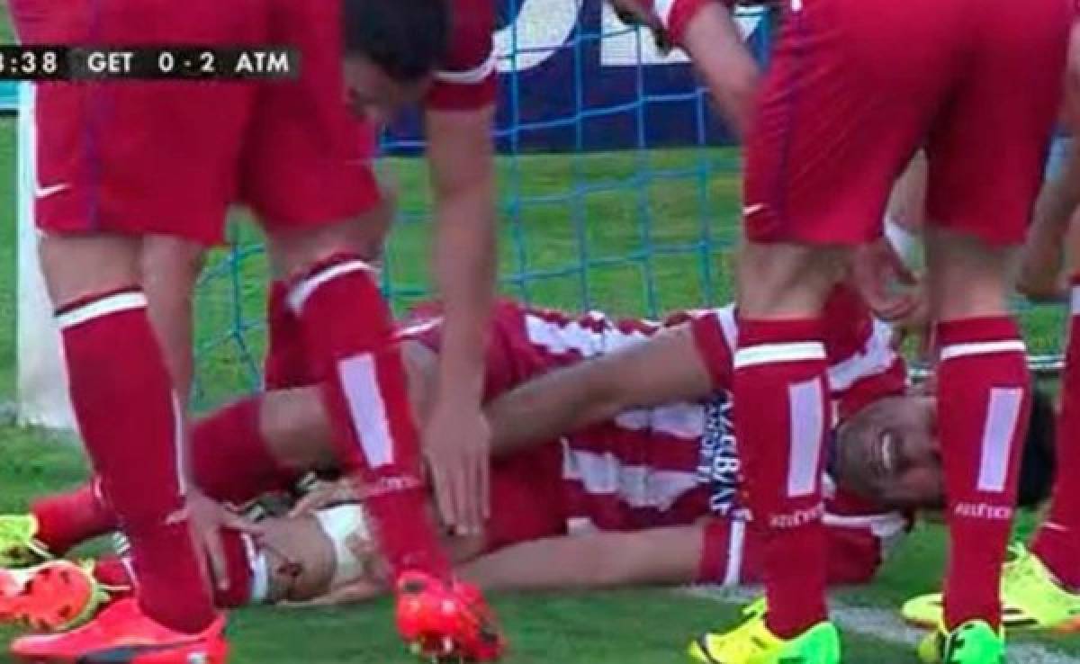 VIDEO: Diego sufre seria lesión, su rodilla impacta en el poste