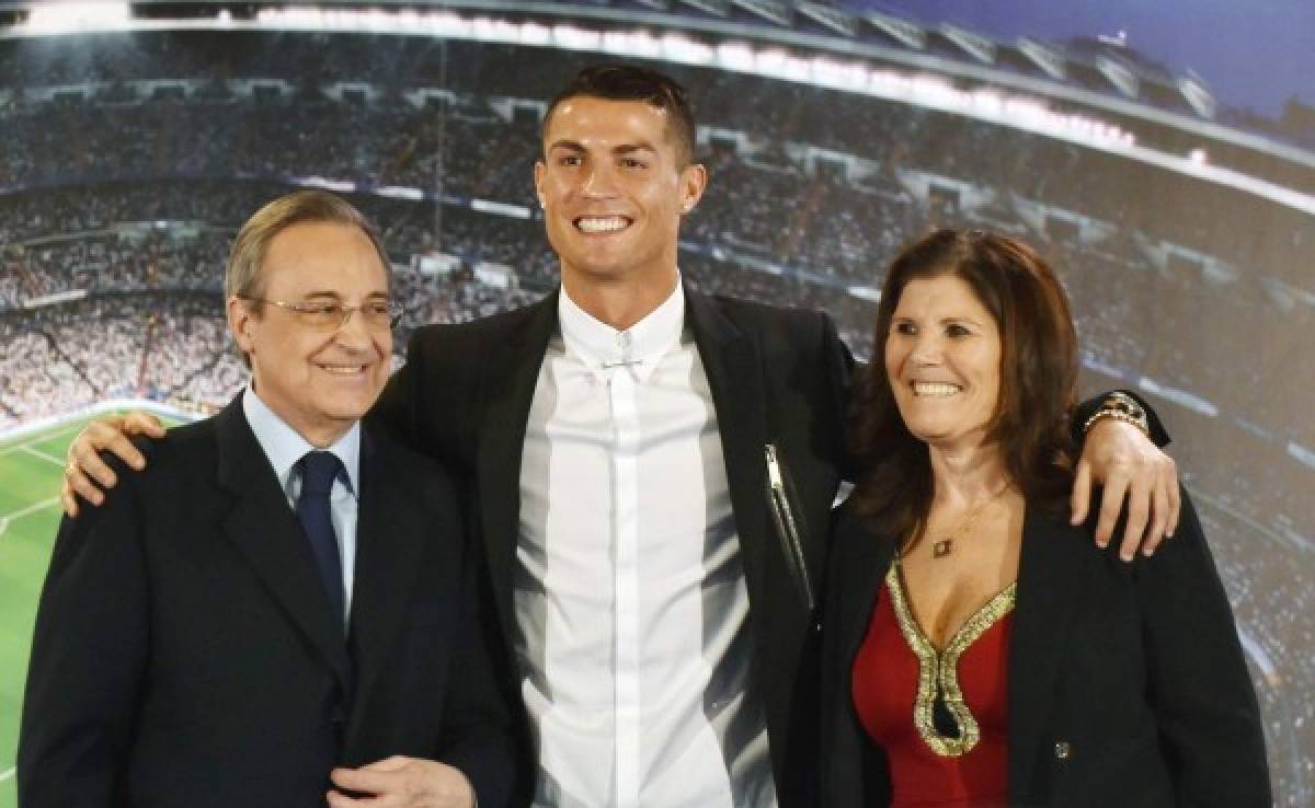 Cristiano firma su renovación en un acto especial con el Real Madrid
