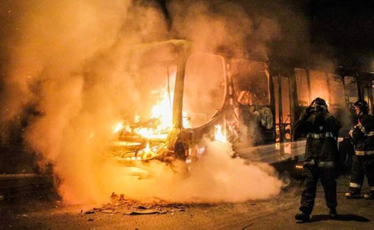 VIDEO: Quema de autobuses, pleitos, y asaltos provocó la derrota de Brasil