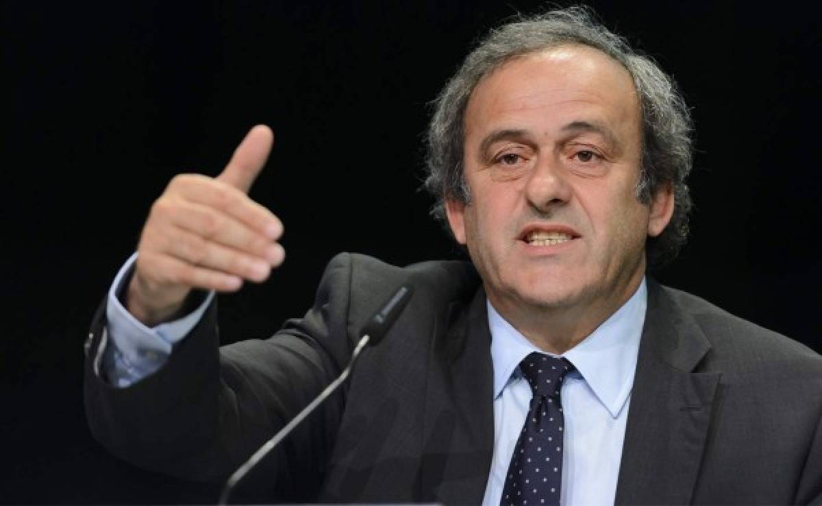 Platini pide a Blatter 'que dimita' de la presidencia de FIFA