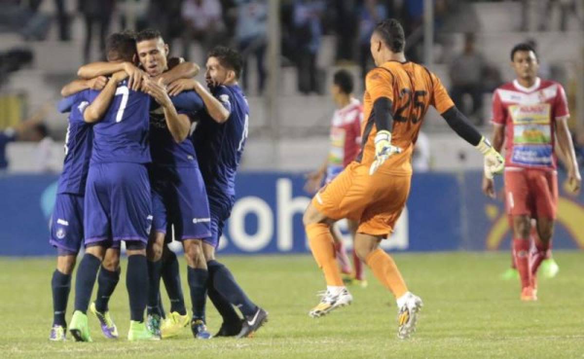 Motagua celebrando el primer gol anotado por el 'Chino' Discua.