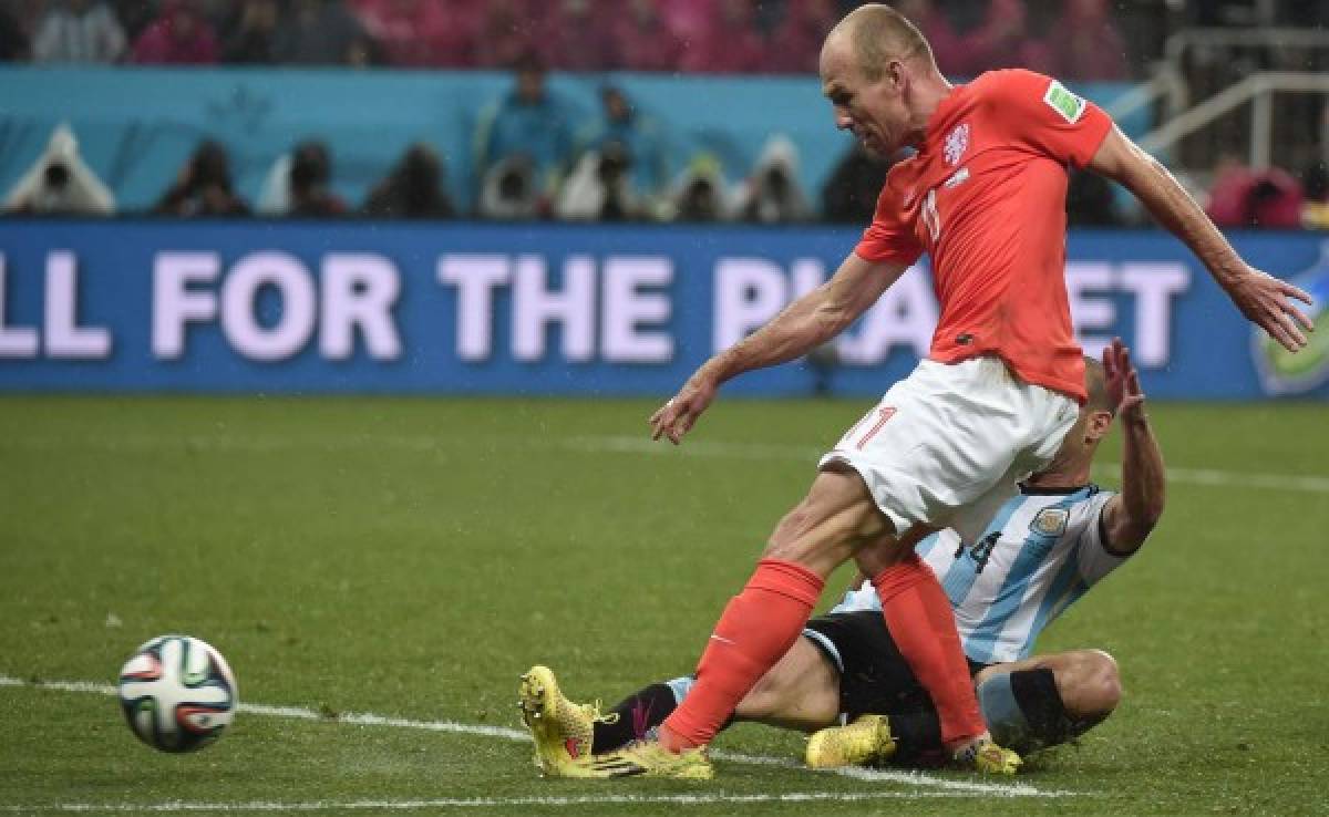 VIDEO: La sacada de Mundial de Mascherano a Robben