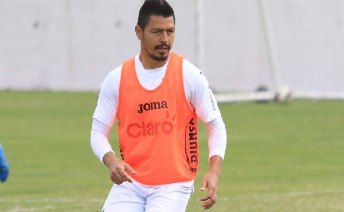 Roger Espinoza lució perdido y con poco ritmo en su regreso a Selección de Honduras