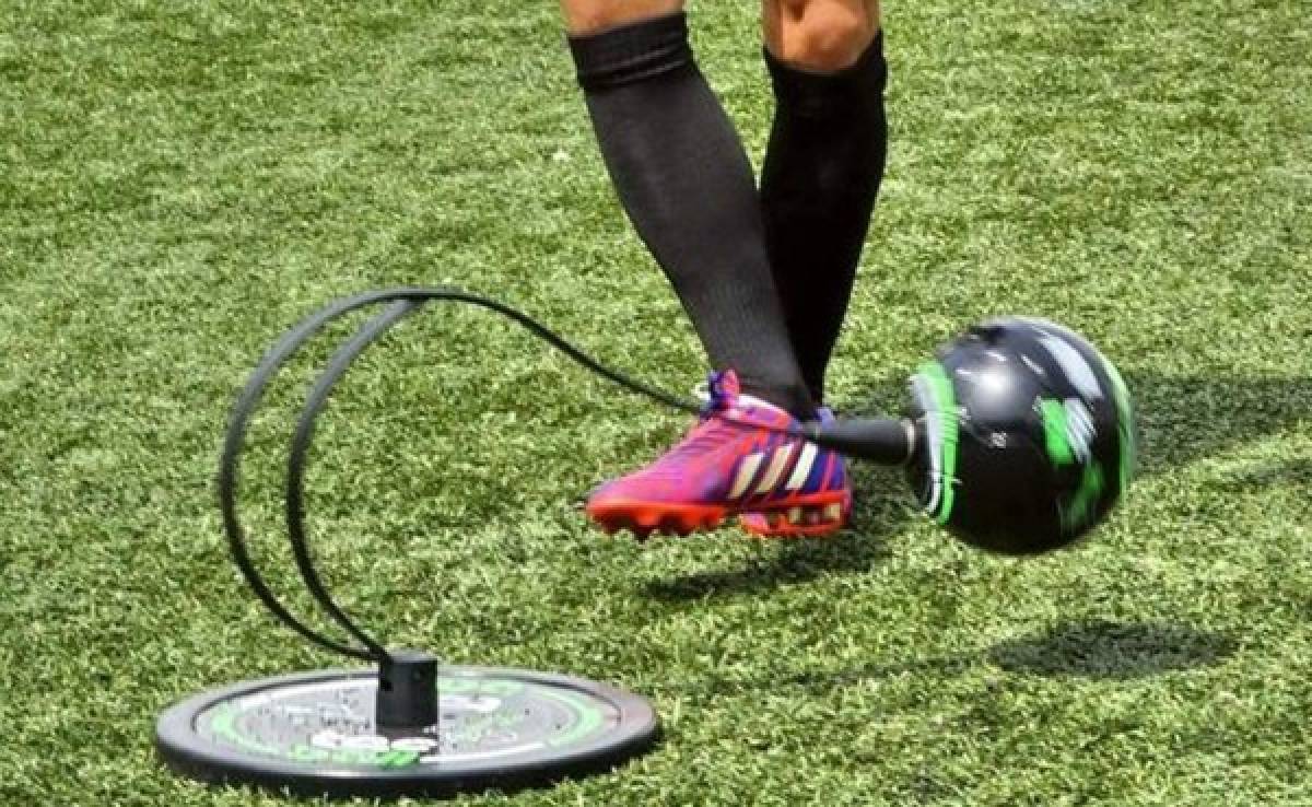 El invento de Xavi para mejorar el pase en el fútbol