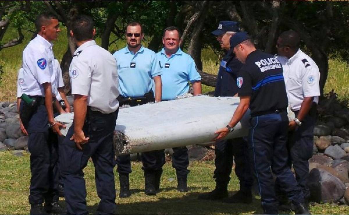 Restos encontrados en Isla Reunión son 'casi seguro' del avión de Malaysia Airlines