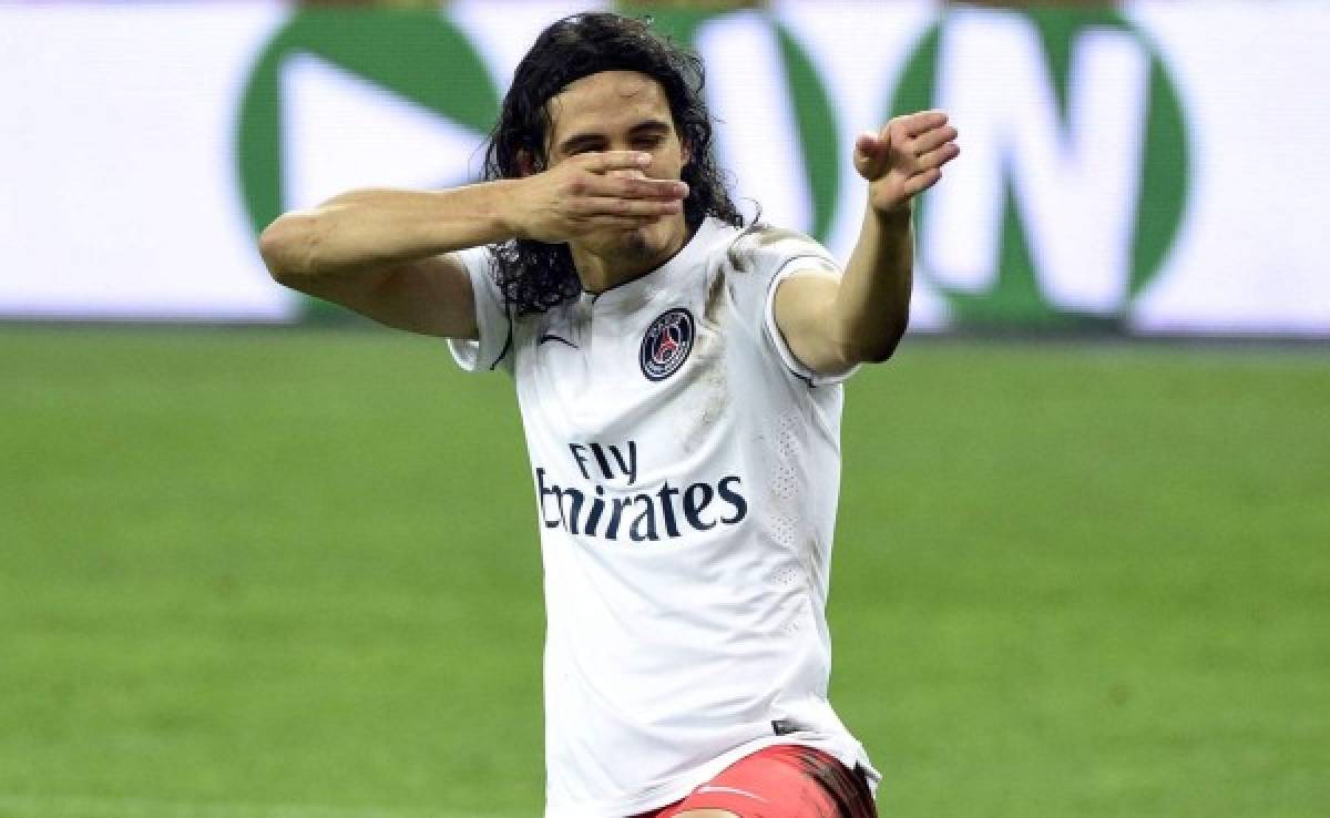 VIDEO: Cavani sufre polémica expulsión por festejar 'disparando'