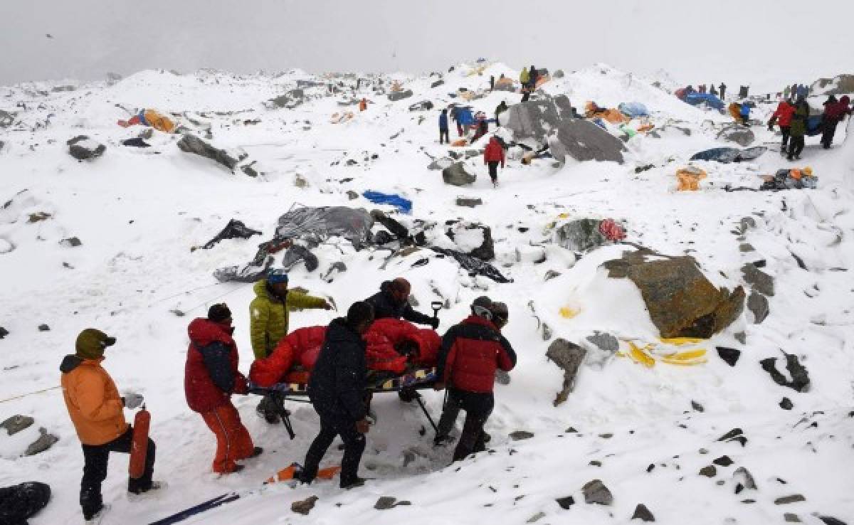22 muertos y 217 desaparecidos en el Everest por terremoto en Nepal