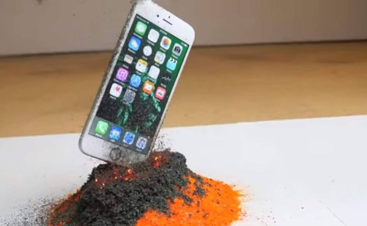 VIDEO: Lo que sucede si un iPhone cae en un volcán activo