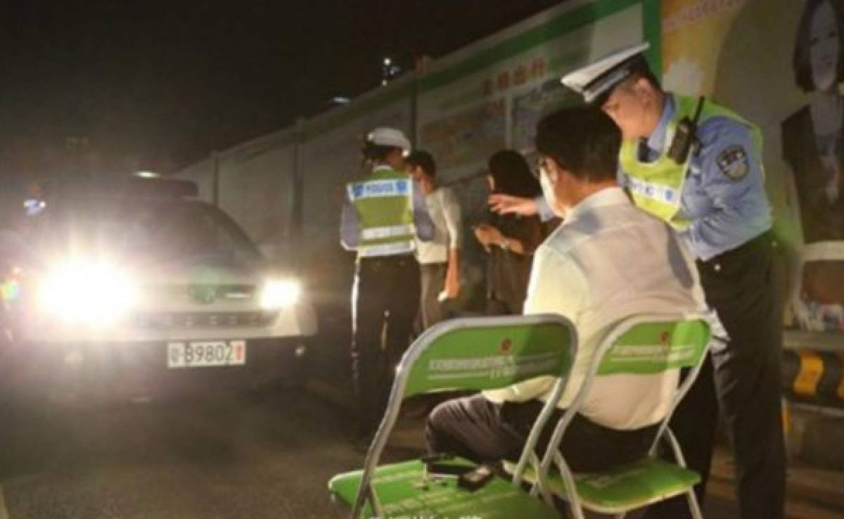 Curioso castigo en China a conductores que usan luces altas