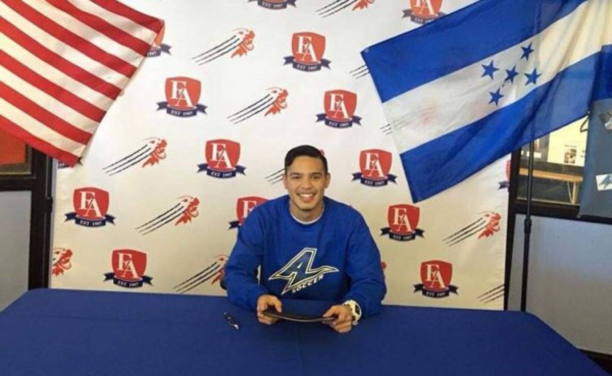 Prospecto hondureño firma contrato con universidad de Estados Unidos