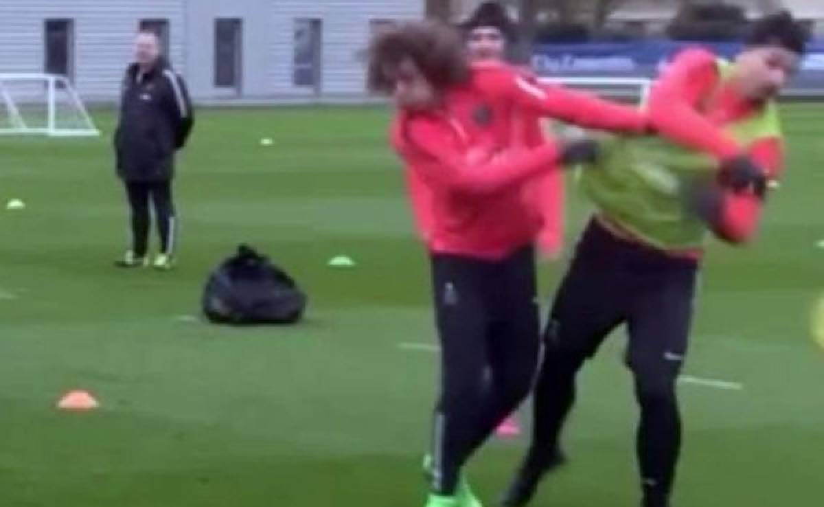 VIDEO: David Luiz 'noqueó' a Ibrahimovic durante entreno del PSG