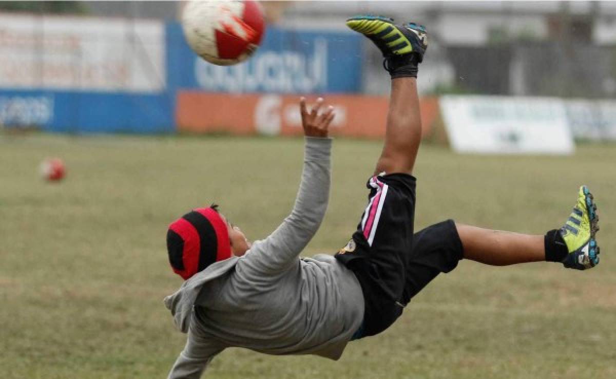 Marvin Pérez, el pequeño 'Tyson' copaneco que es mascota del Deportes Savio