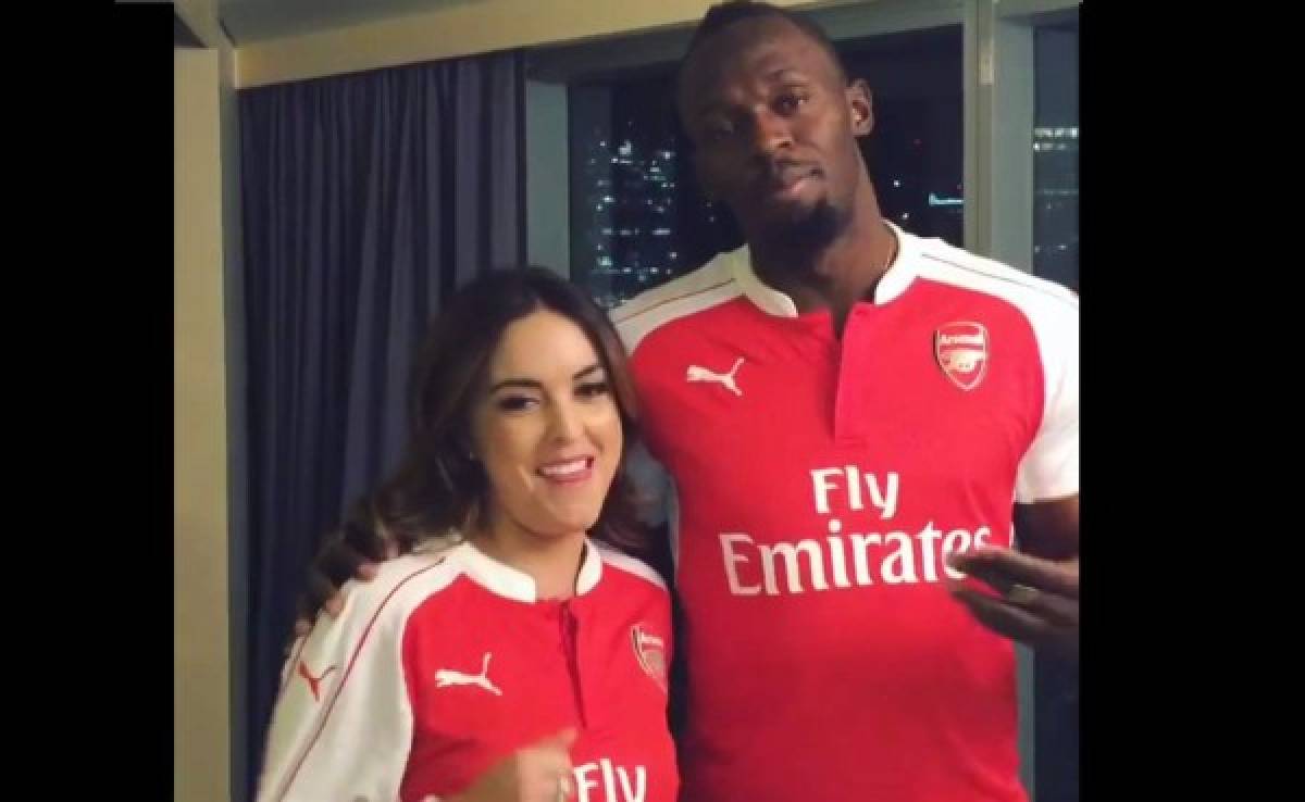 Usain Bolt pierde apuesta y lo obligan a ponerse camisa del Arsenal