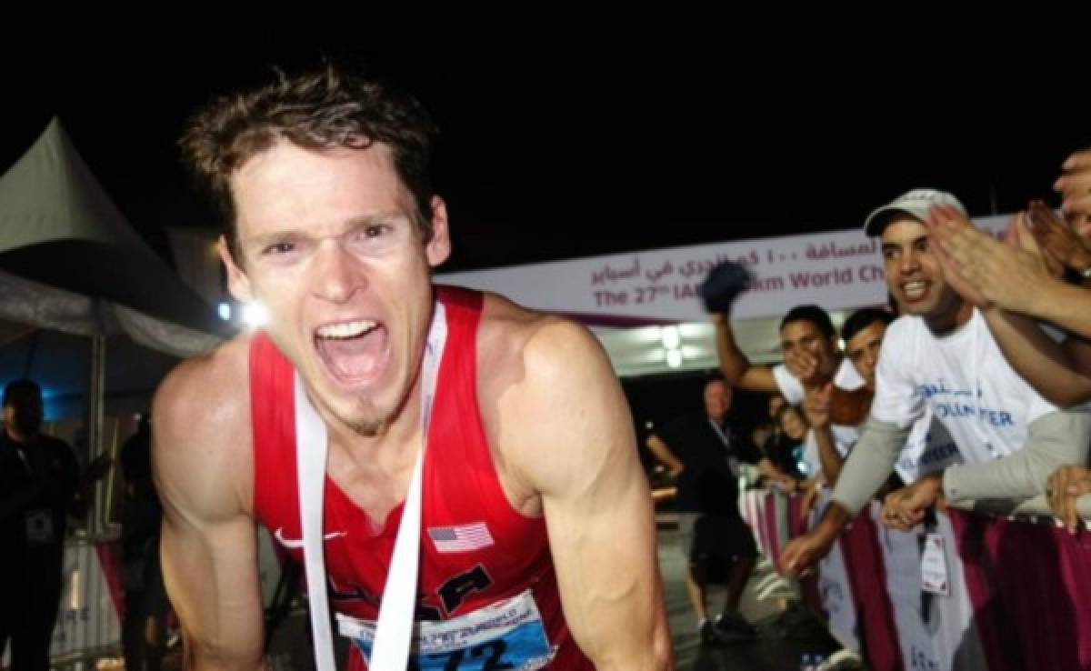 Estadounidense Max King ganó el Mundial de 100 kilómetros en Catar