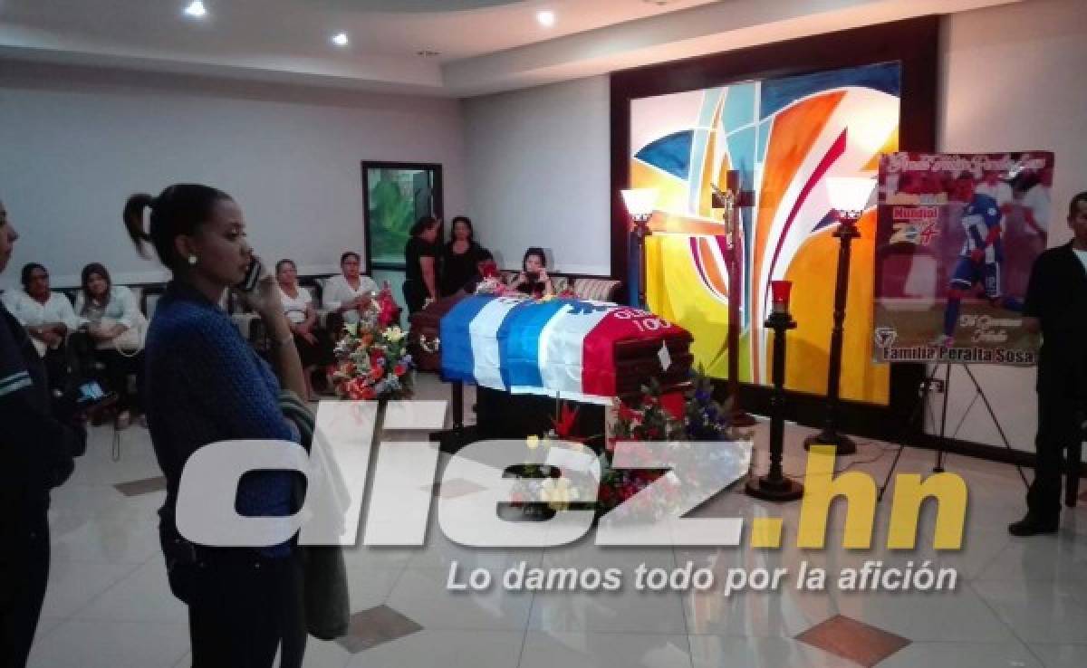 Arnold Peralta es velado con la bandera de Honduras y del Olimpia
